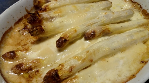 Asperges roties au four à la crème de roquefort