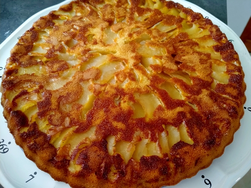 Renversé de pommes et bananes